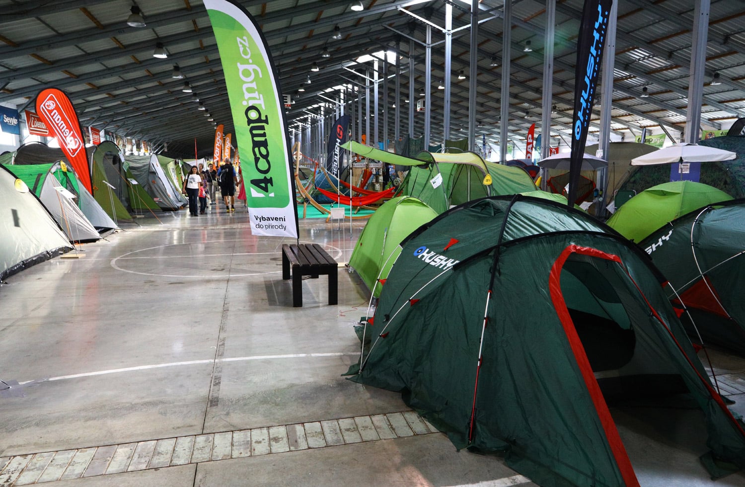 K létu patří kempování. Jaká je nabídka turistického vybavení?