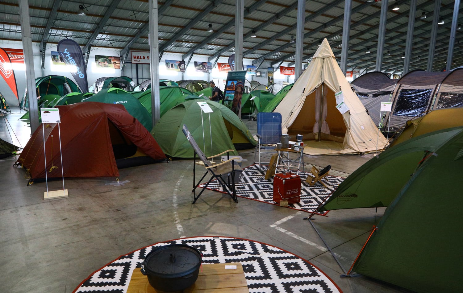 K létu patří kempování. Jaká je nabídka turistického vybavení?