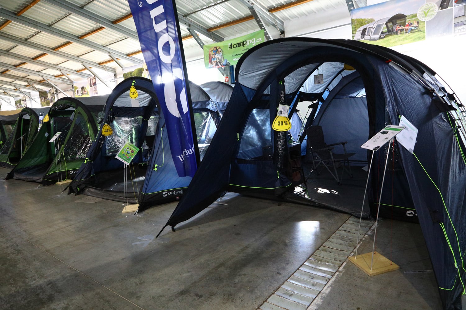 K létu patří kempování. Jaká je nabídka turistického vybavení?