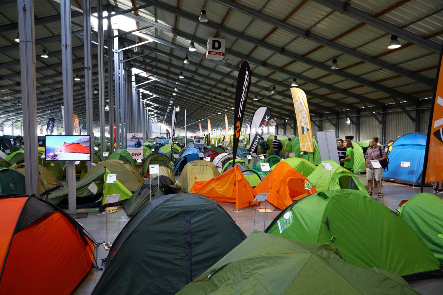 Více jak 300 stanů může zákazník vyzkoušet.