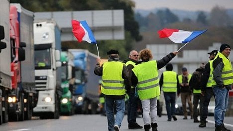 Náhledový obrázek - Francouzská vláda ustoupí žlutým vestám, zvýšení daně z benzinu odloží