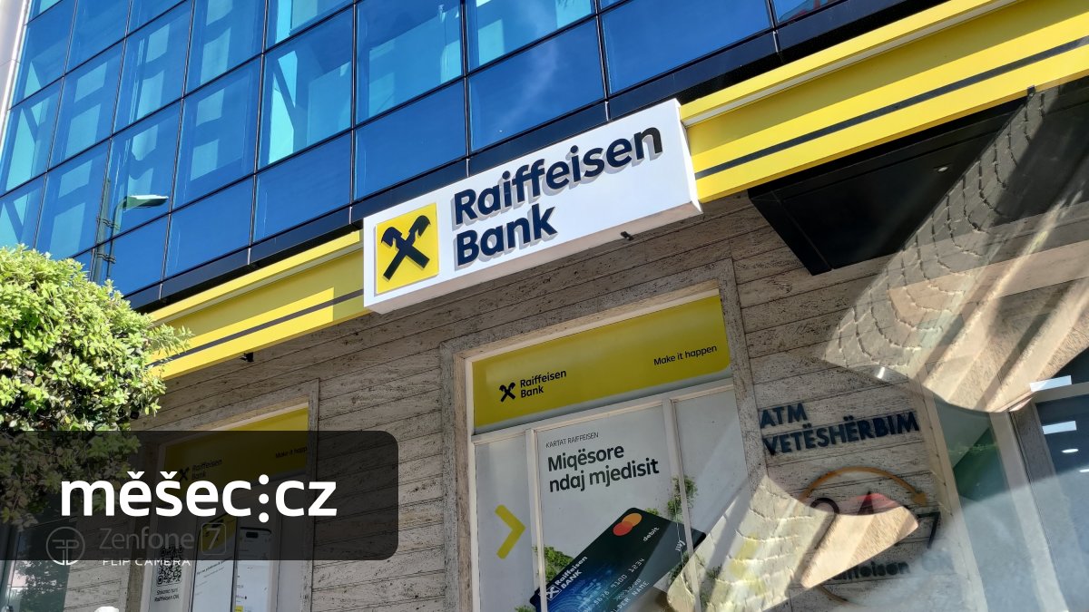 Čistý zisk Raiffeisenbank loni rostl o třetinu a přesáhl 9,7 miliardy korun