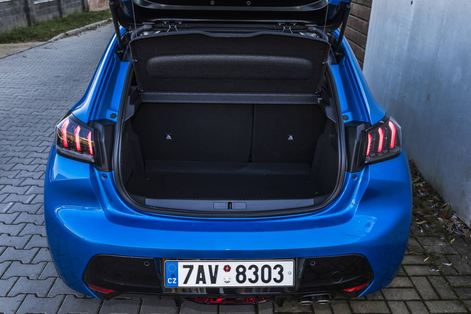 2020-01-Peugeot208051.jpg