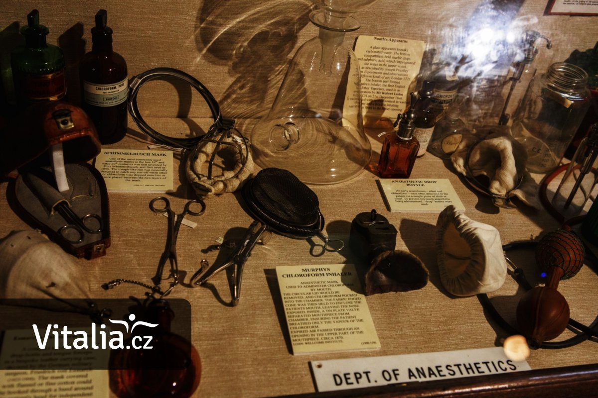 První operaci v narkóze v roce 1847 provedl nedostudovaný pražský lékař. Pacienta uspal éterem