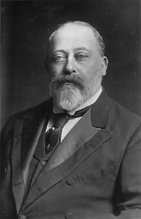 Anglický král Eduard VII. (1841–1910), syn královny Viktorie, proslul jako velký milovník, který si dokonce nechal vyrobit milostné křeslo, o němž se dodnes spekuluje v souvislosti s jeho skutečným využitím.