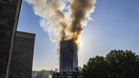 Náhledový obrázek - V Londýně byly evakuovány tisíce lidí kvůli hořlavému obložení výškových domů