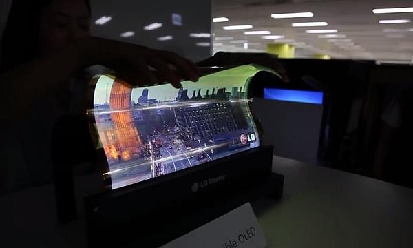 Flexibilní OLED obrazovka s úhlopříčkou 46 cm.