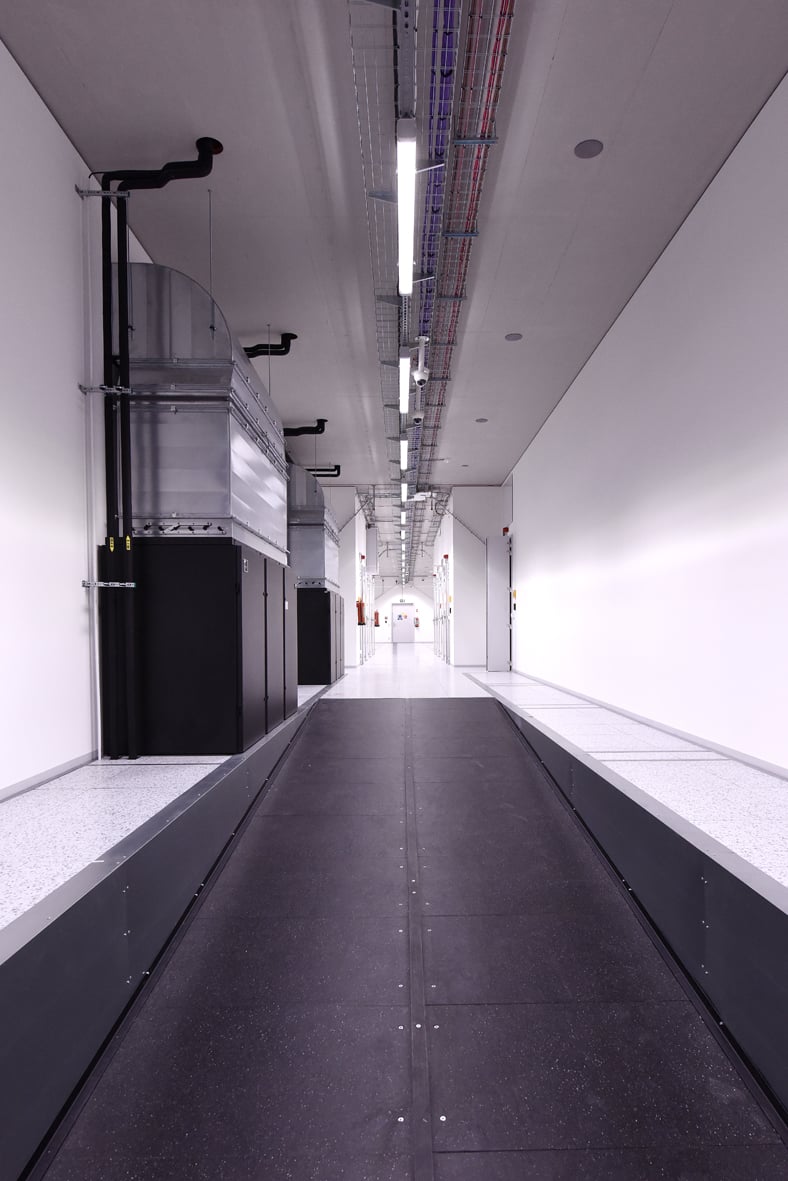 SafeDX, datacentrum Foxconnu a KKCG v Praze u Sazky