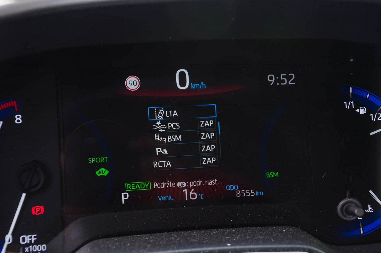2019-07-toyota-corolla-touring-sports-26-of-29.jpg