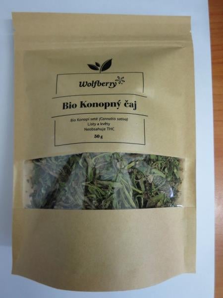 Výroba Wolfberry, Brno - Bio Konopný čaj - Bio Konopí seté (Cannabis sativa) Listy a květy: Výrobek dle označení na obale obsahoval i květy. Část rostliny konopí setého zvaná vrcholík (jedná se o typ květenství) nesmí být při výrobě potravin použita, neboť obsahuje omamné látky, které se v potravinách nesmí vyskytovat (země původu ČR)