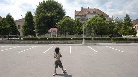 Náhledový obrázek - Konec výchovy ke slušnosti. Sedací vyhlášky podle soudu omezují svobodu pohybu