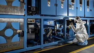 Náhledový obrázek - Dobitý elektromobil během pár minut a kardiostimulátor s výdrží půl století. Lithium-metalové baterie mohou brzy změnit svět