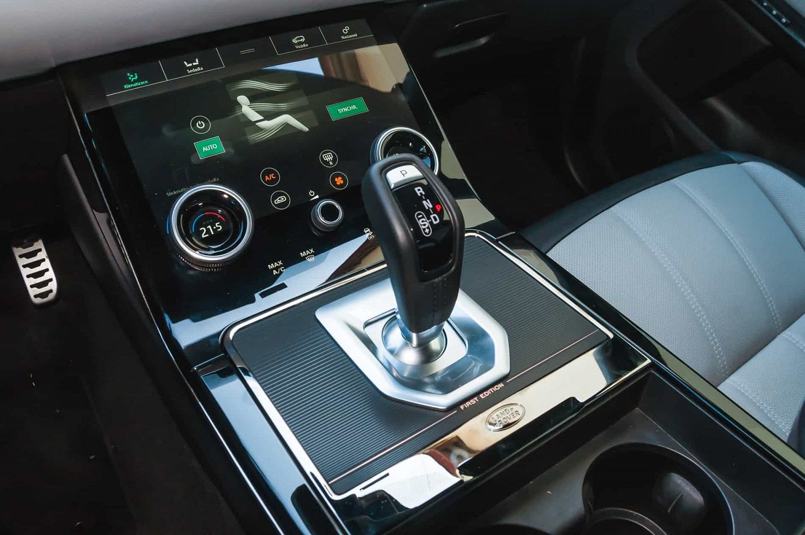 2019-09-Range-Rover-Evoque-2020-1-of-40.jpg