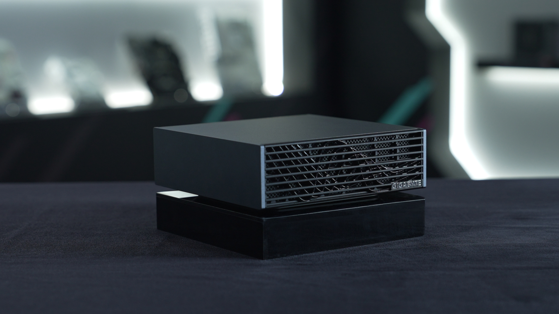 AI Top Atom s procesorem Nvidia / MediaTek GB10