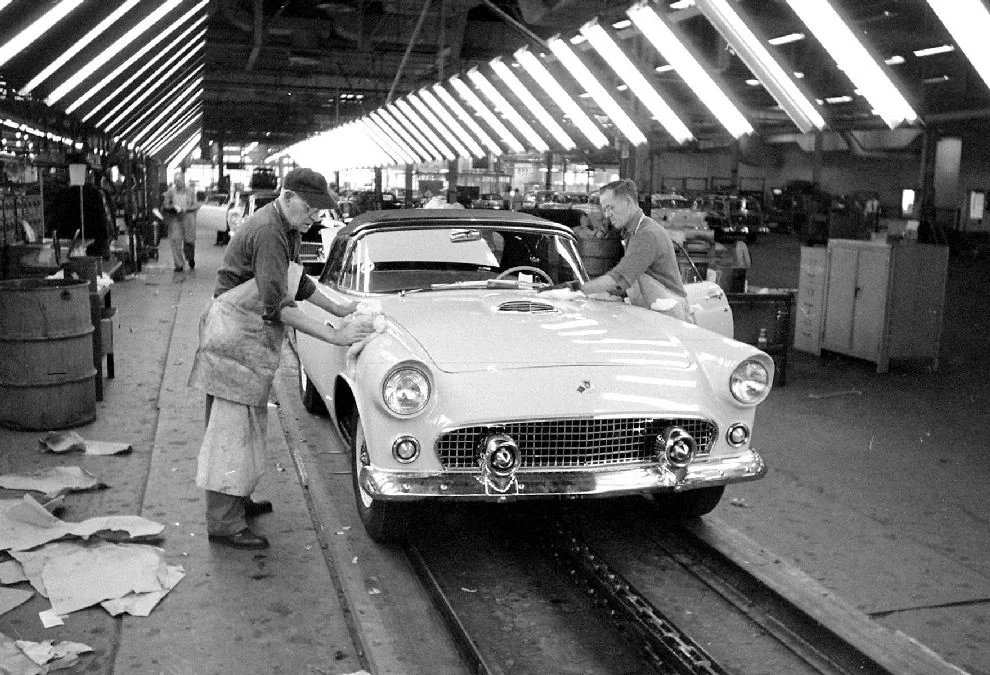 Navzdory vžitým představám o bělobokém obutí na každém americkém automobilu to ani zdaleka nebyla pravda…
