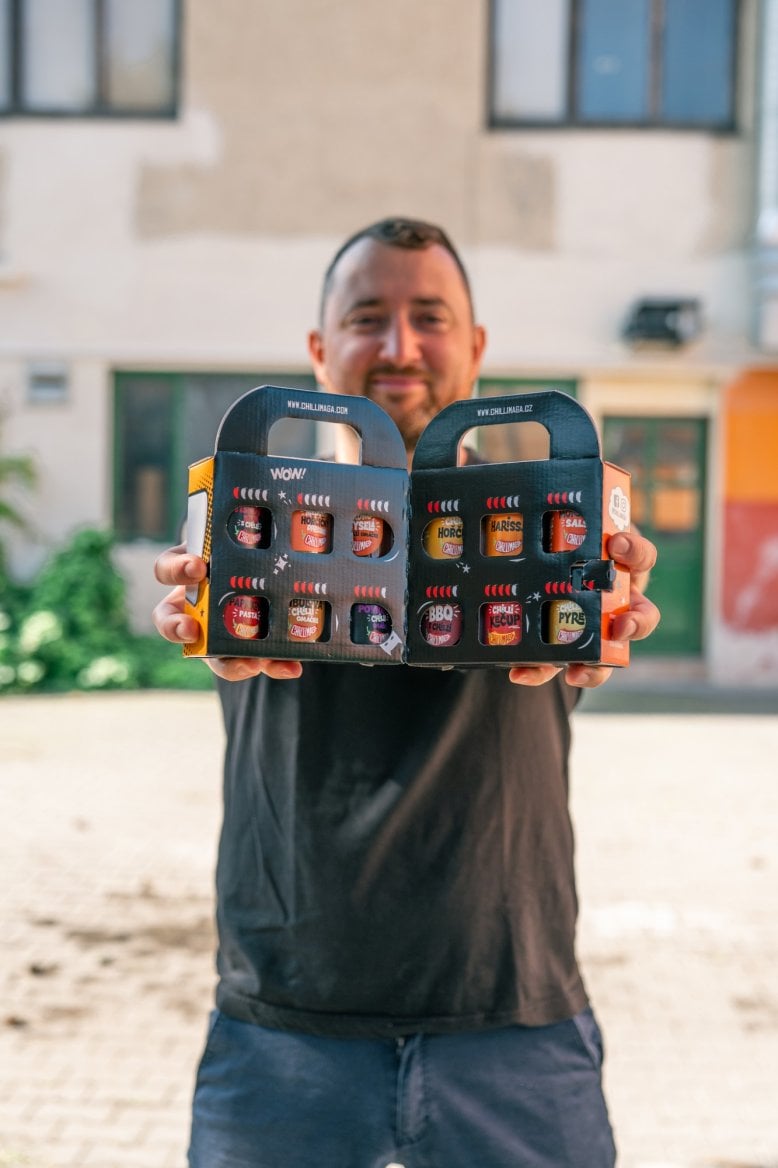Michal Chorvát s produkty ChilliMaga