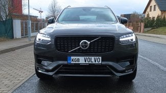 Náhledový obrázek - V Evropě byly rozdány stovky registračních značek s písmeny KGB. Nikomu to zatím nevadí