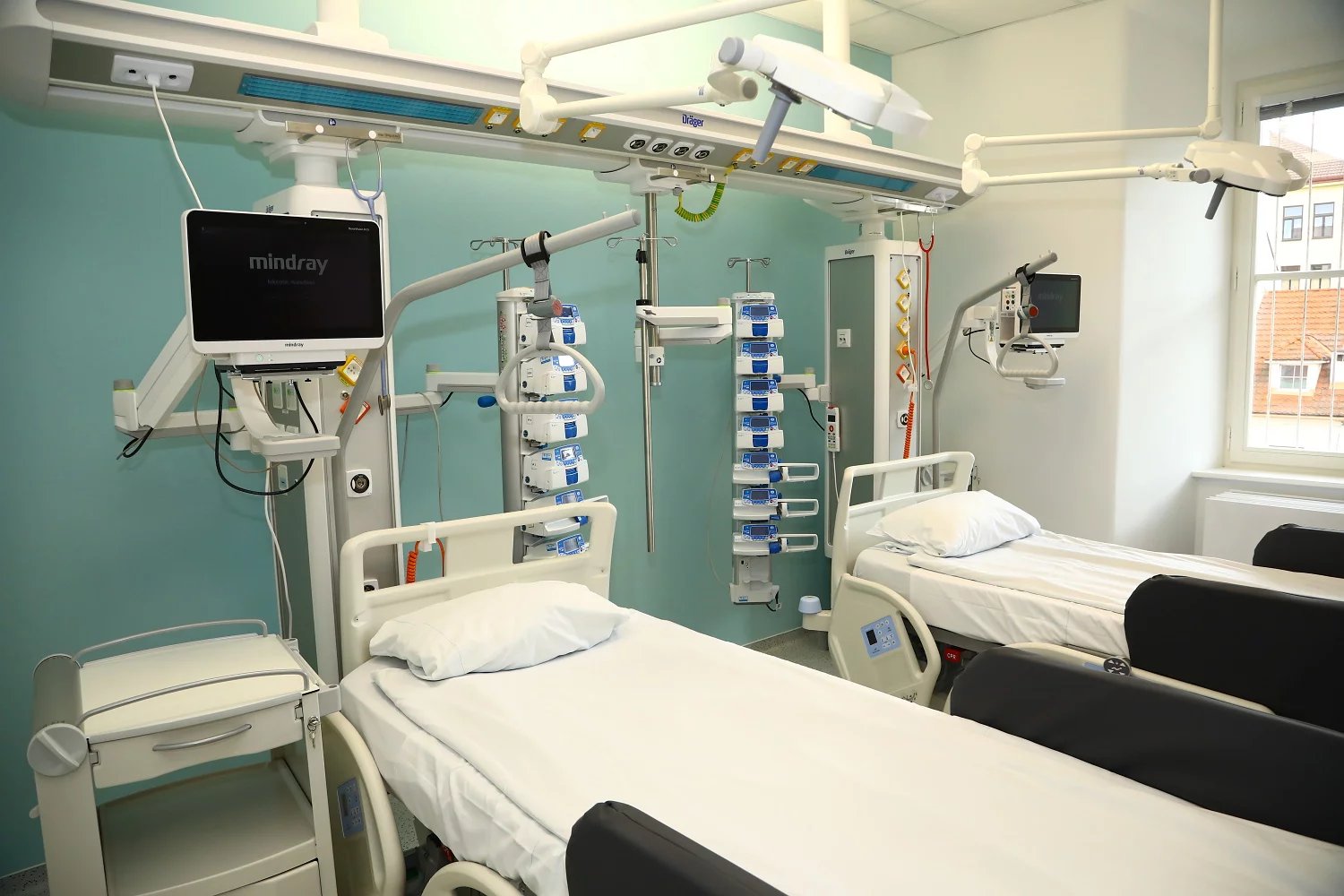 JIMP má osm pokojů, všechny mají nová lůžka, medicinální rampy s rozvodem kyslíku nebo elektřiny. Nové je také vybavení pro infuzní techniku.