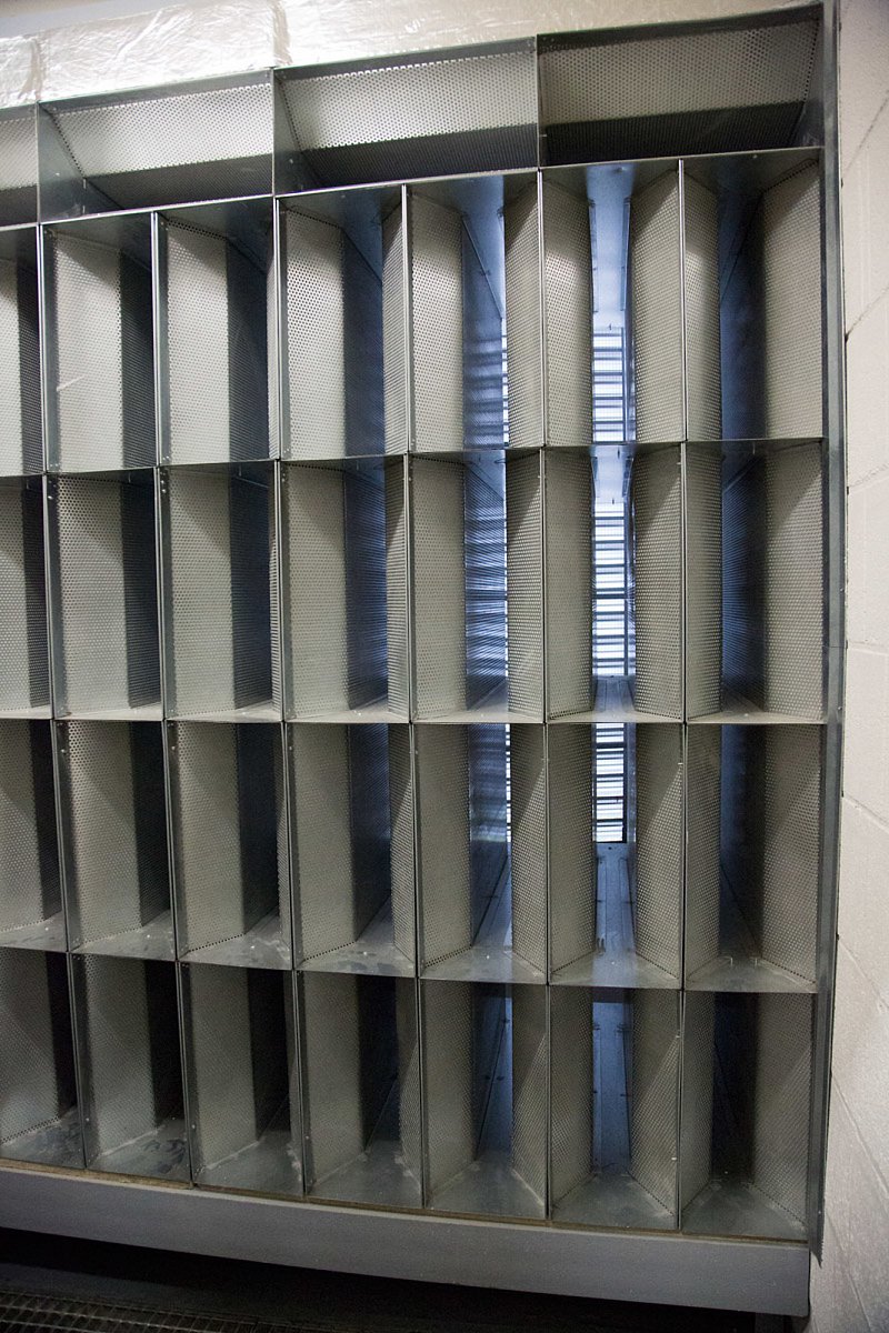 Nasávání vzduchu do kobek pro silovou elektřinu.