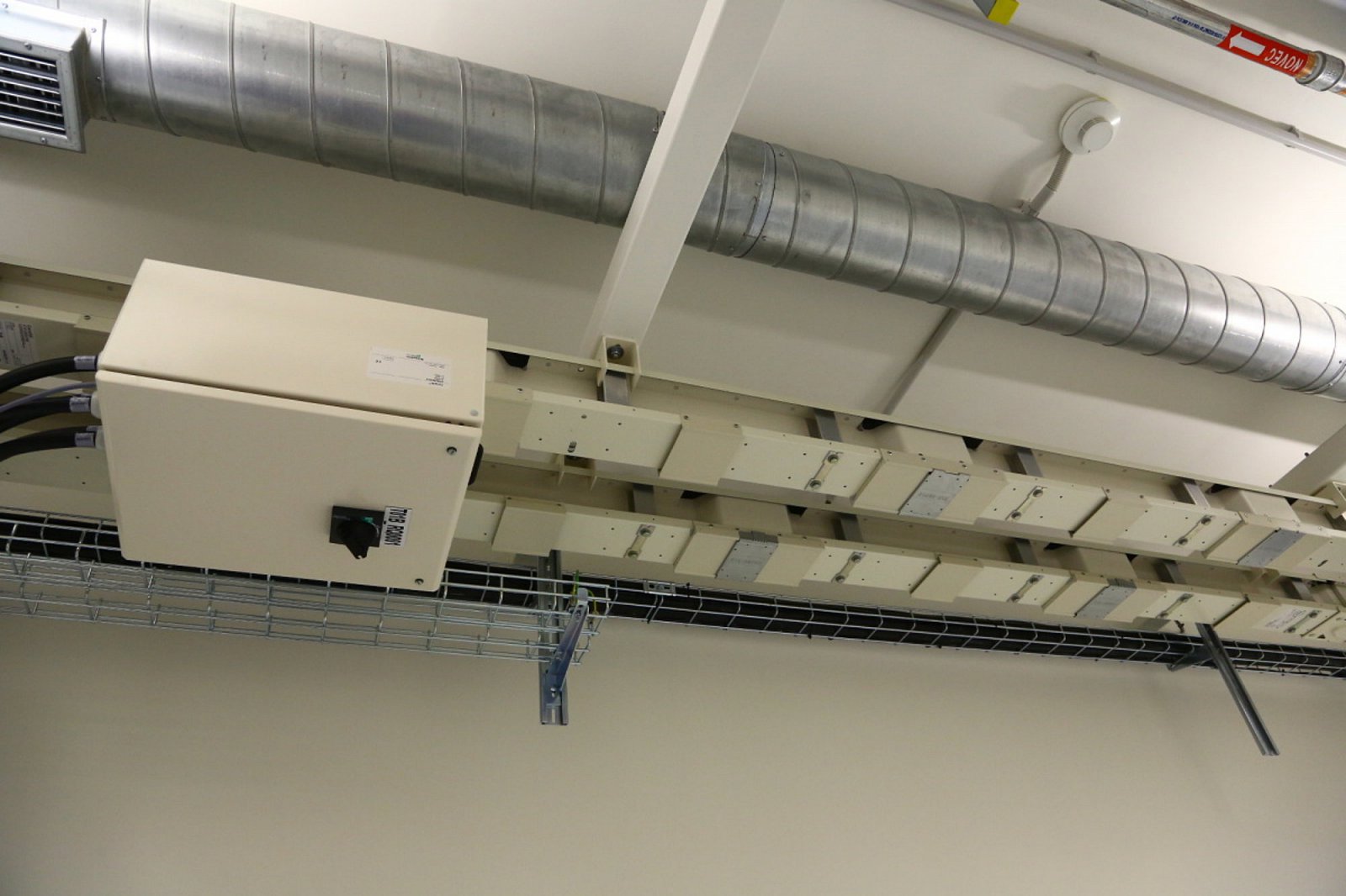 Busbar s elektřinou.