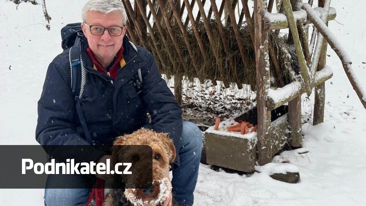 Někdo se psem, jiný s Ámosem. Co popřála k Vánocům a novému roku vláda na sítích?