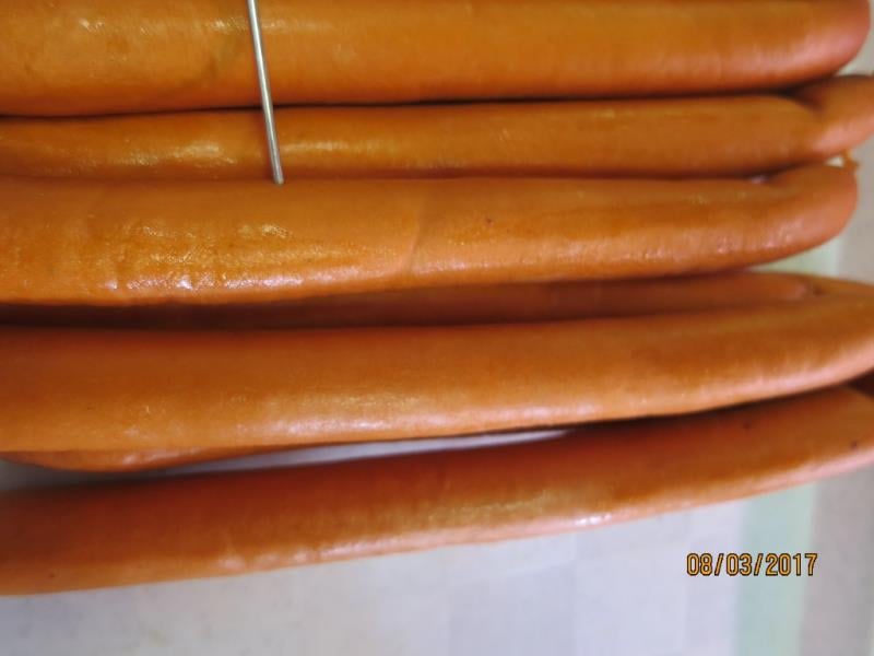 DSPA Enapo, Tišnov: Uzeniny zapáchaly po kažení. Povrch výrobků byl svraštělý, oslizlý a lepkavý. Výrobky měly neznámé datum použitelnosti.