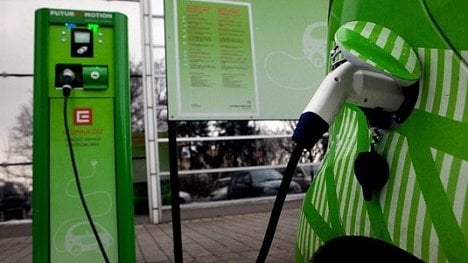 Náhledový obrázek - Elektromobilů a hybridů u nás přibývá. Je jich přes jedno procento