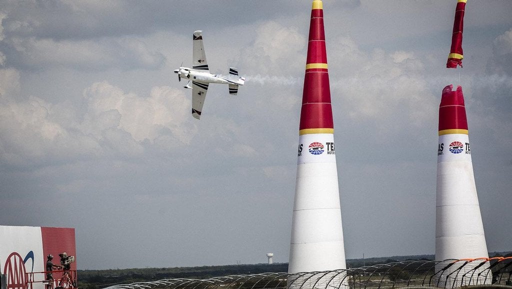 2014-09-martin-c5a1onka-v-red-bull-air-race-2014-4.jpg