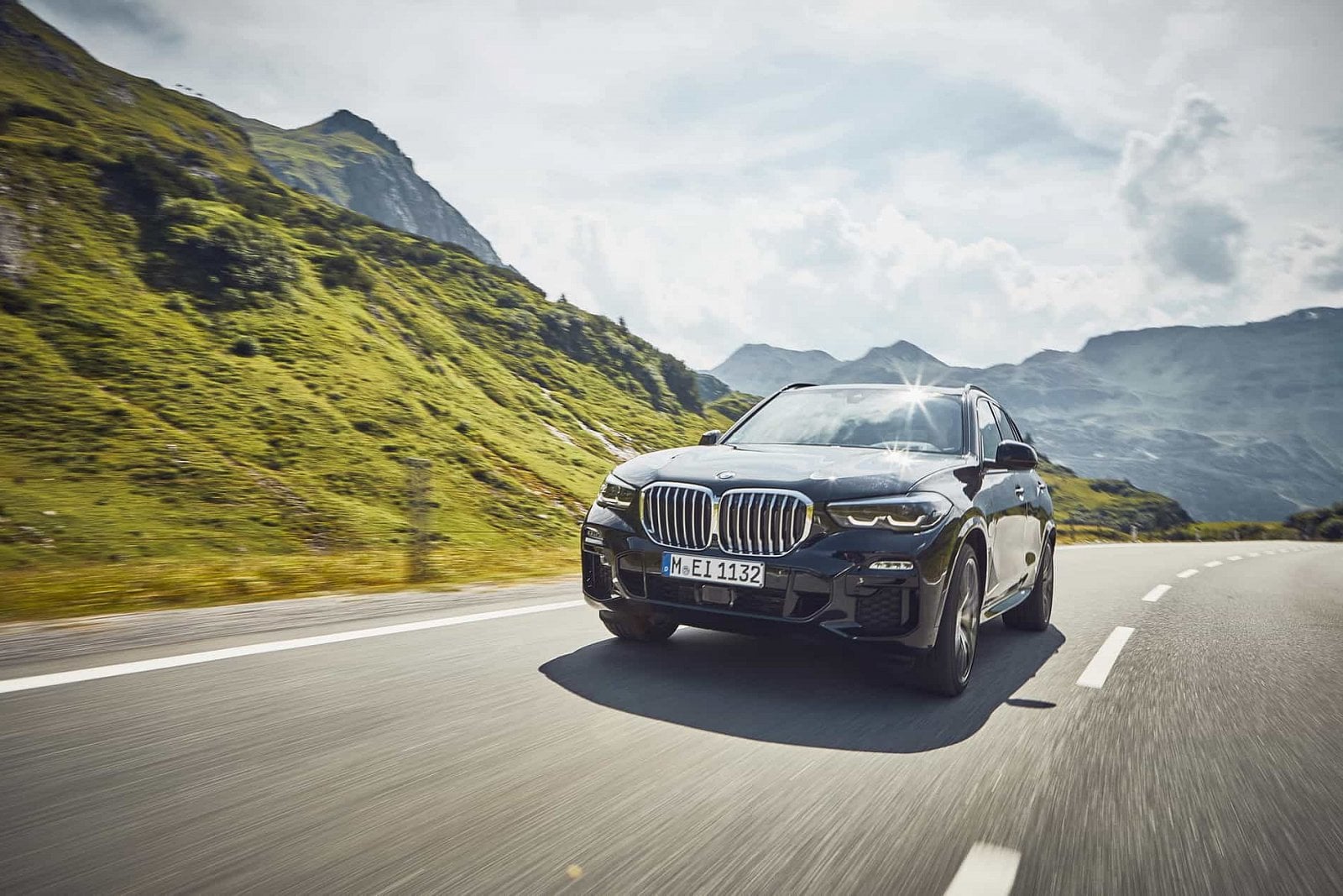 2019-08-BMW-X5-45e_05.jpg