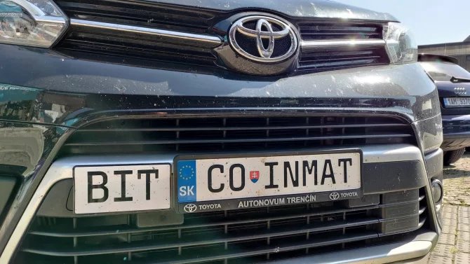 BTC, Bitcoin, auto, značka