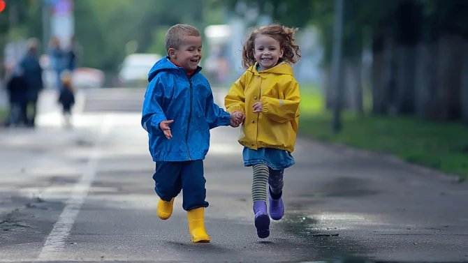 Nová studie provedená na více než třiceti dětských bundách a kombinézách zakoupených v sedmi evropských zemích – Německu, Česku, Nizozemsku, Polsku, Velké Británii, Srbsku a Černé Hoře – zjistila ve více než polovině nebezpečnou a celosvětově zakázanou perfluoroktanovou kyselinu (PFOA). Přesněji řečeno, obsahovalo ji 17 výrobků z 32.