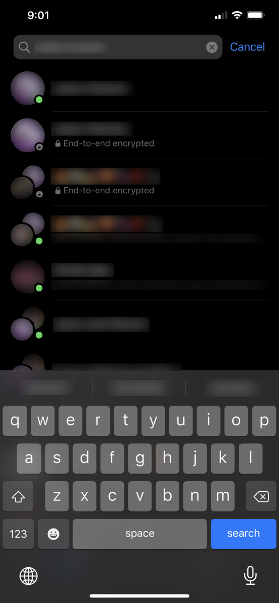 V seznamu konverzací Tajné konverzace poznáte podle šedé ikonky zámečku a popisu End-to-end encrypted (Šifrované z jednoho zařízení na druhé).