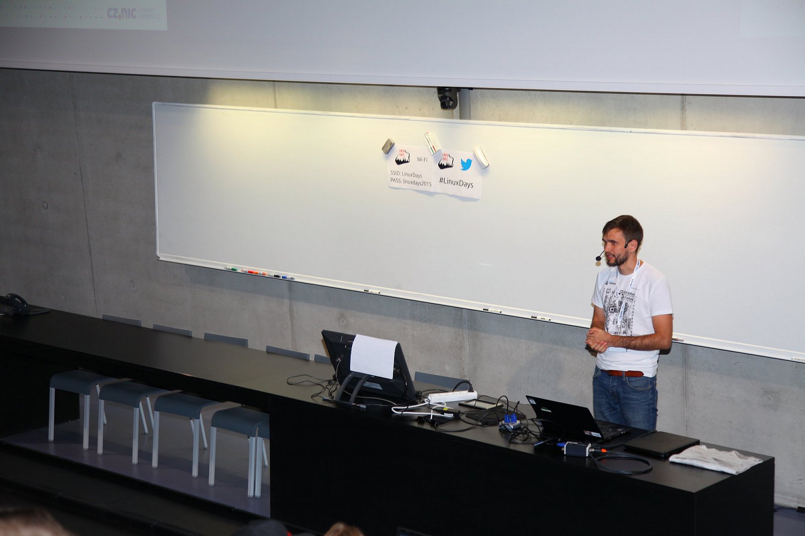 Martin Strbačka představuje Turris na LinuxDays.