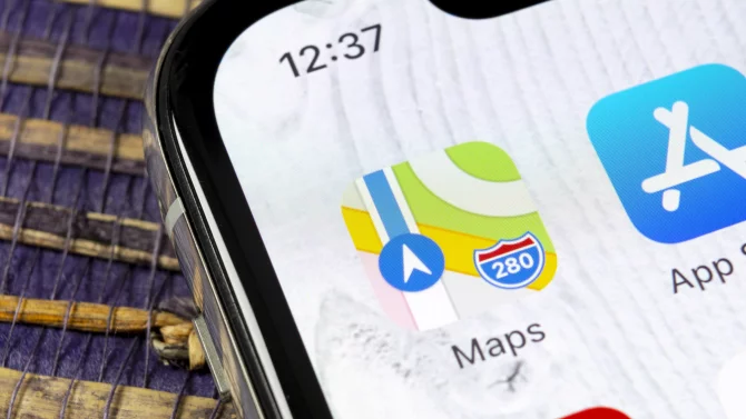 Apple se snaží dohnat mapy Googlu. Po 12 letech přišel s webovou verzí Apple Maps