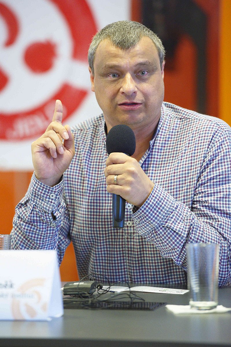 Jídlo vydávali dobrovolníci i Roman Vaněk