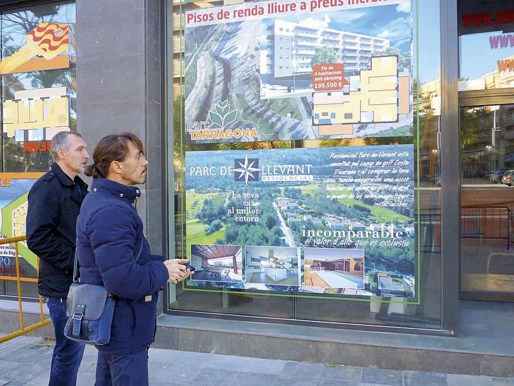 2013-11-katalc3a1nsko-pc599ipomc3adnc3a1-hypermarket-s-byty-5.jp