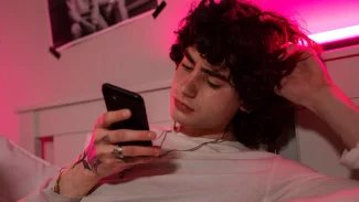 Náhledový obrázek - Inhalování toxických látek a vědomé dušení. TikTok je místem, kde se mohou rychle šířit nebezpečné trendy