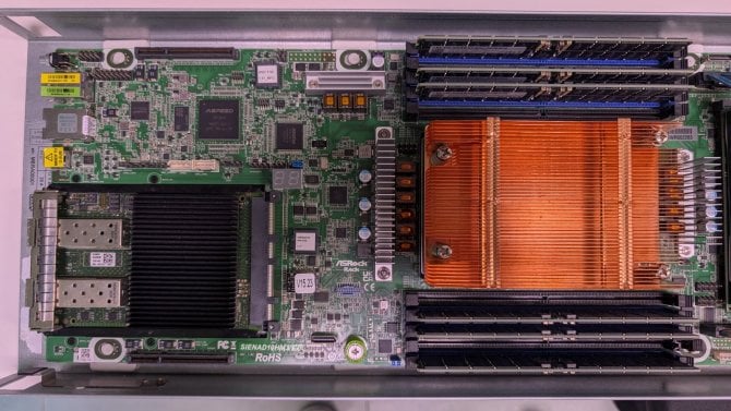 Seznam odstavil výrobce serverů a dělá si je sám. Teď chce odstřihnout i Cisco. Plánuje také třetí datacentrum