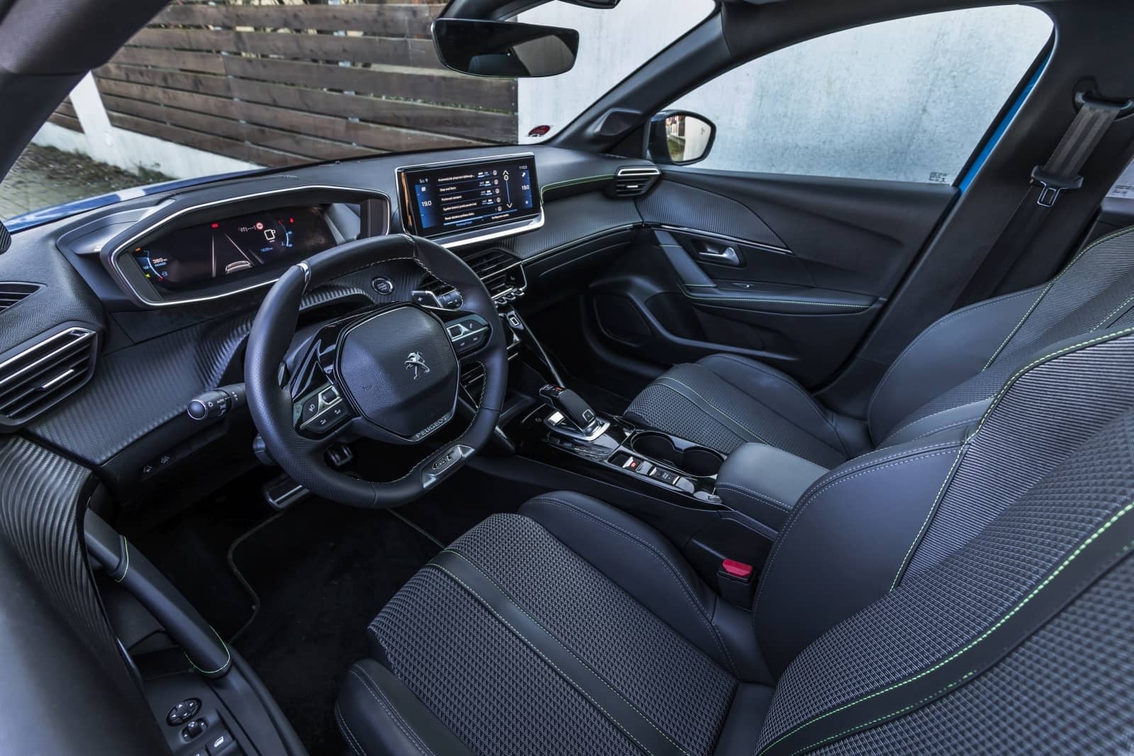 2020-01-Peugeot208055.jpg
