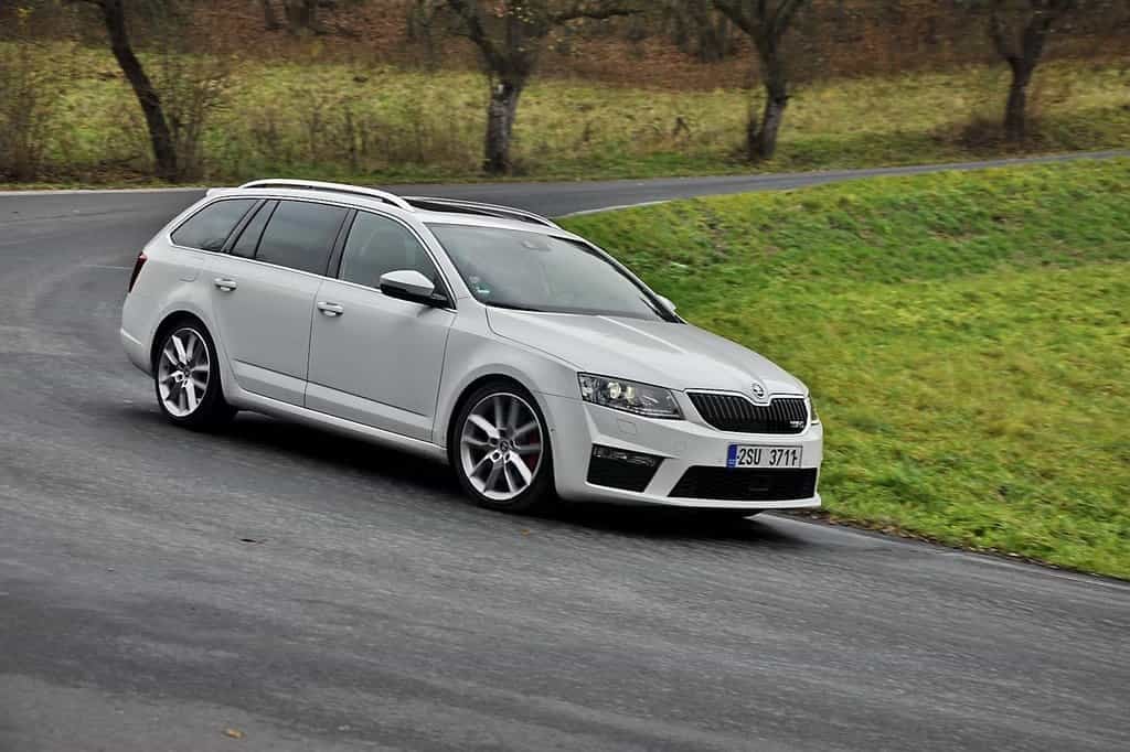 2011-04-c5a1koda-octavia-rs-combi-2-0-tdi-dsg-32.jpg