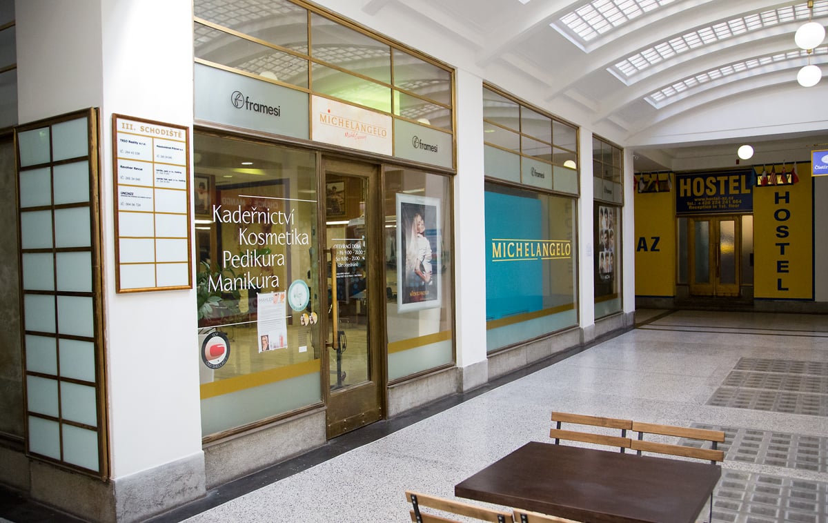 Jako kadeřník začínal za 675 korun měsíčně, teď ho zná celý svět