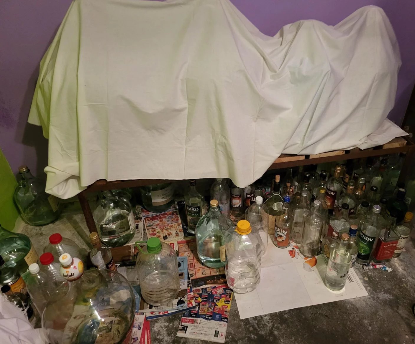 nelegální výroba pálenky