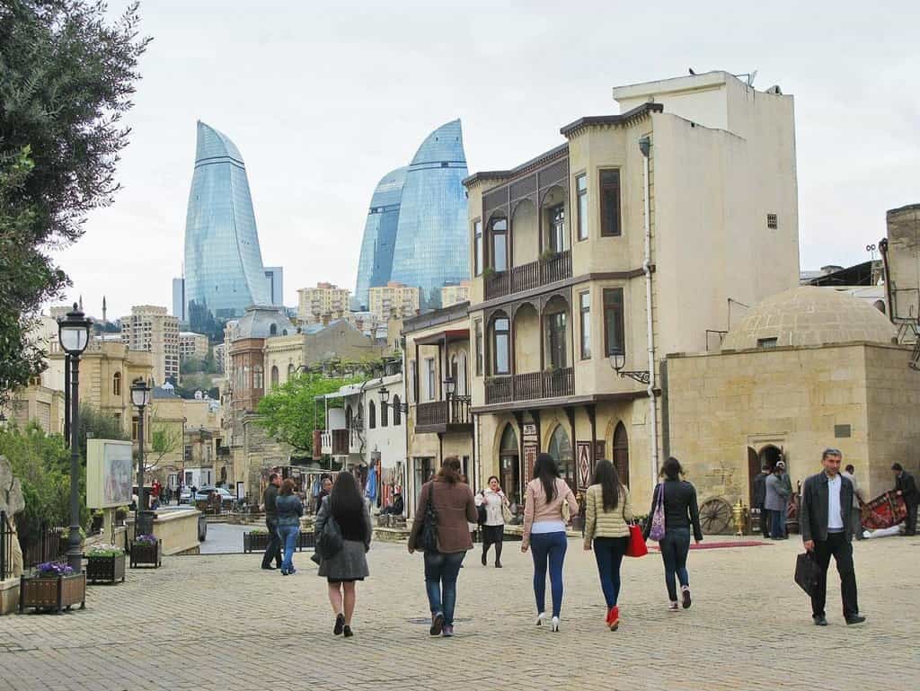 2018-12-od-komunismu-k-ropnc3a9mu-kapitalismu-pod-taktovkou-alij