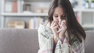 Náhledový obrázek - Nachlazení patří mezi běžné nemoci. Léčba spočívá v tlumení příznaků