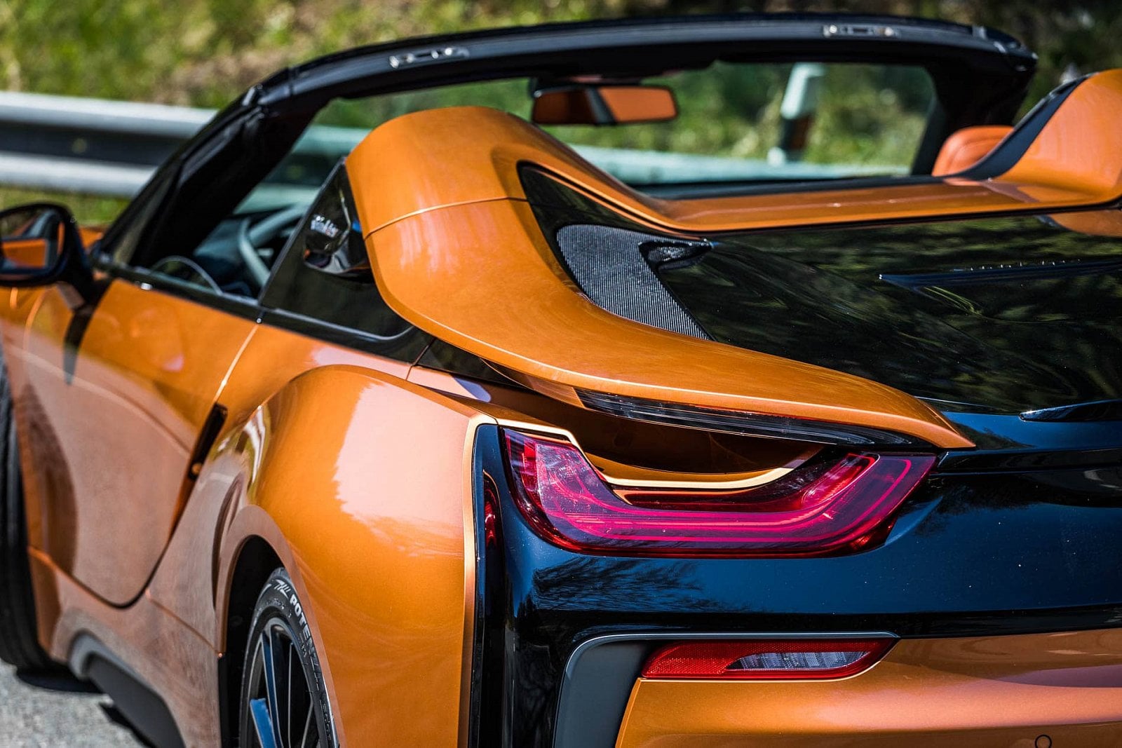 2020-06-bmw-i8-roadster-24.jpg