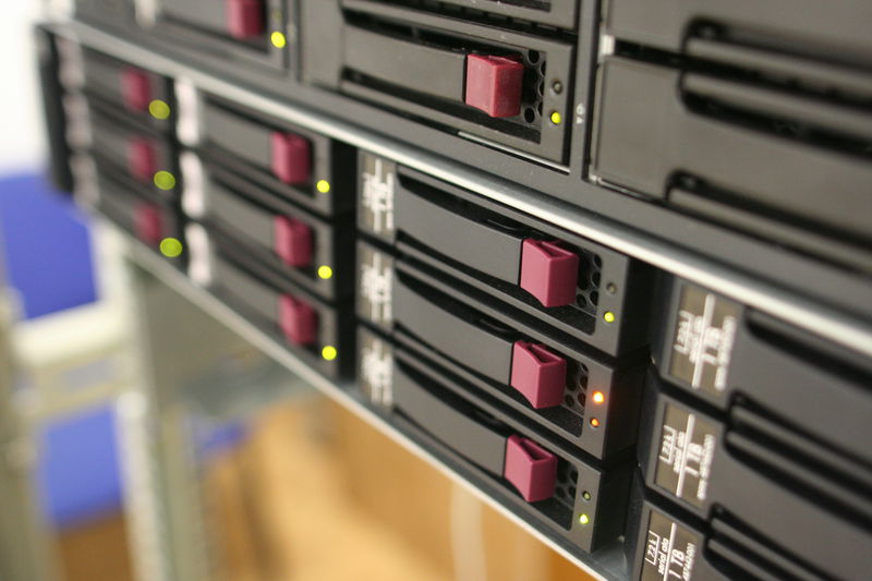 Během naší návštěvy zrovna odešel jeden z disků v poli. Během tři minut byl nahrazen novým kusem.