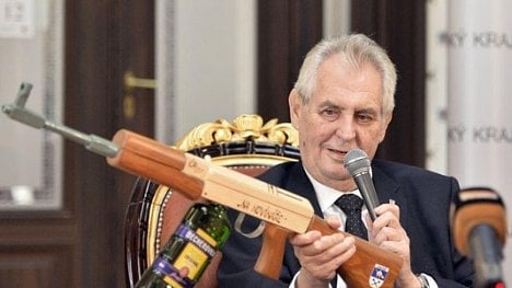 Náhledový obrázek - Zeman využije klid na práci. Sněmovnu svolá až 30 dní po volbách