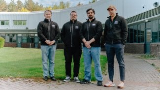 Tým Cnuic (zleva): zakládající poradce David Semmens, zakládající inženýr Dorian Urban, spoluzakladatelé Omar Durrani a Ben Szutor