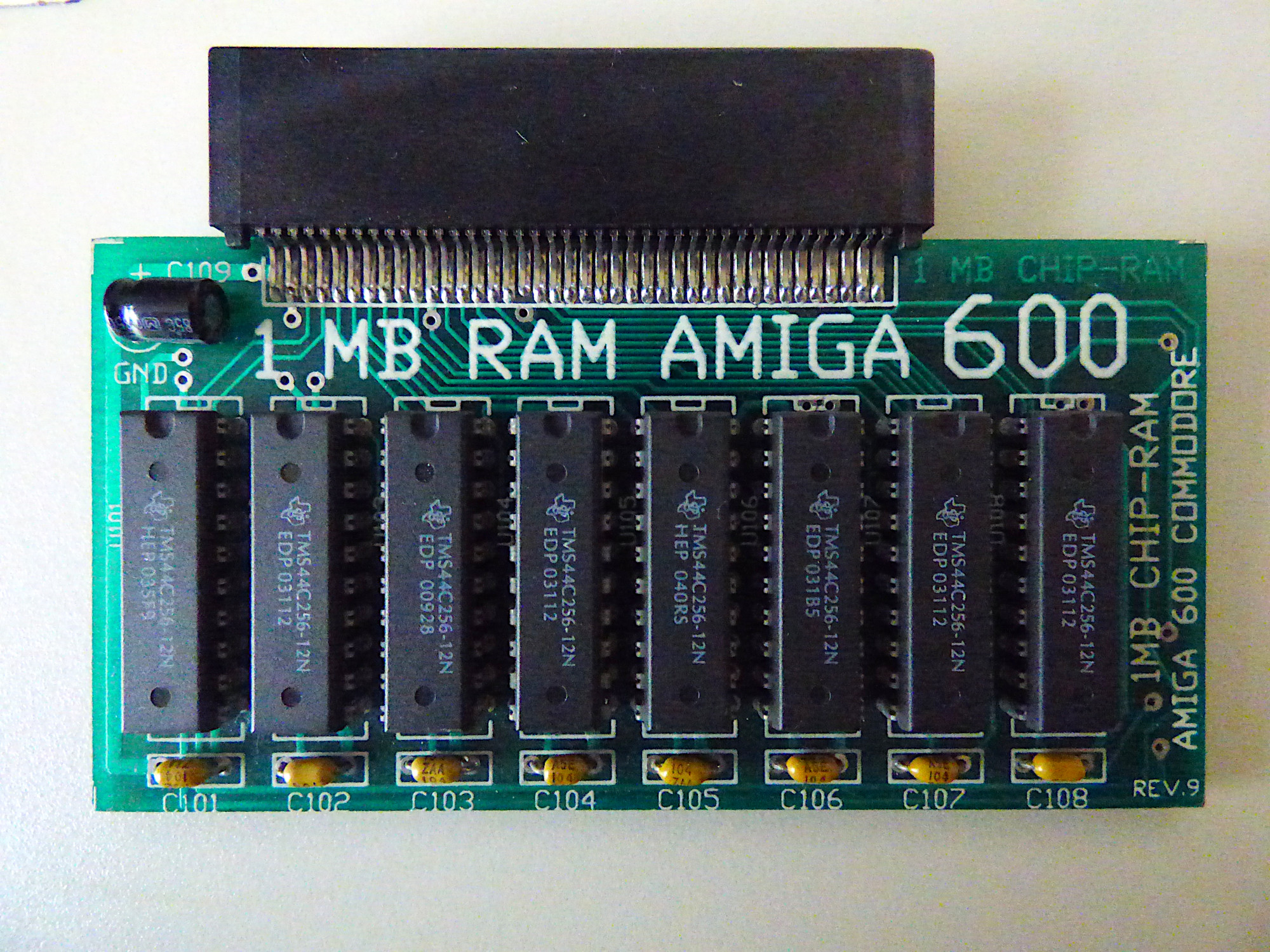 Originální rozšíření paměti počítače - 1MB Chip RAM.