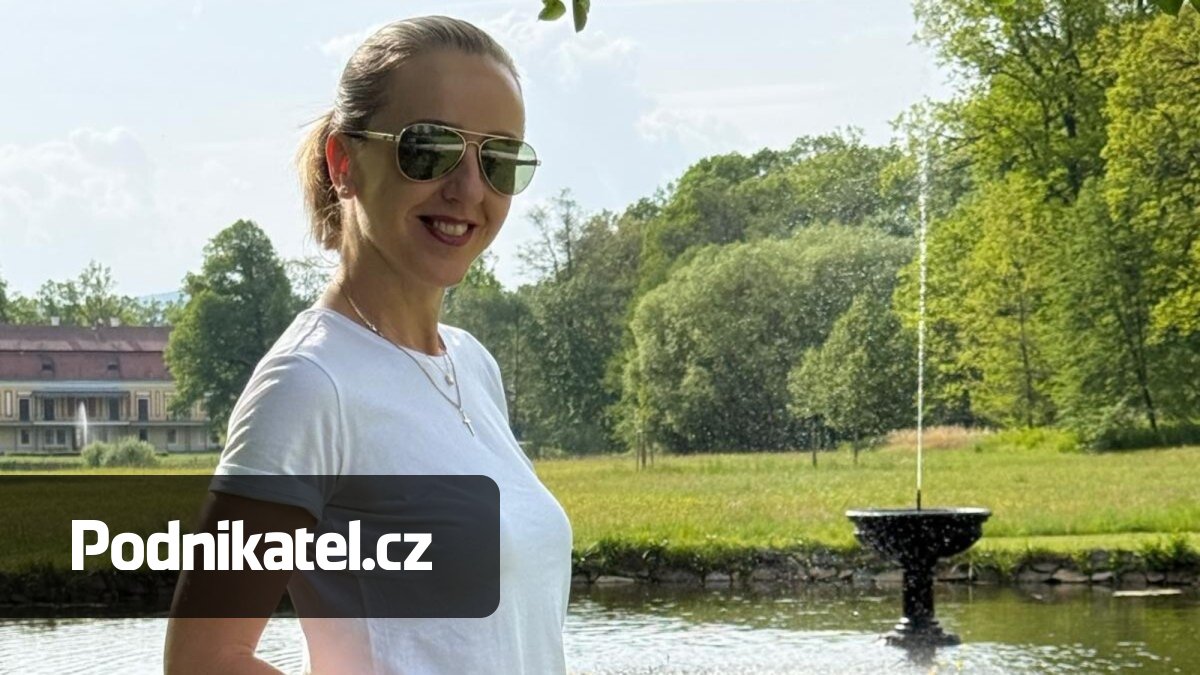 Proti proudu rychlé módy. Úspěch krumlovské krejčové stojí na exkluzivitě